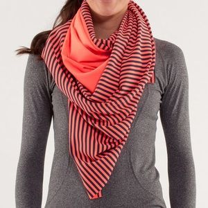 Lululemon Coral & Navy Vinyasa Scarf